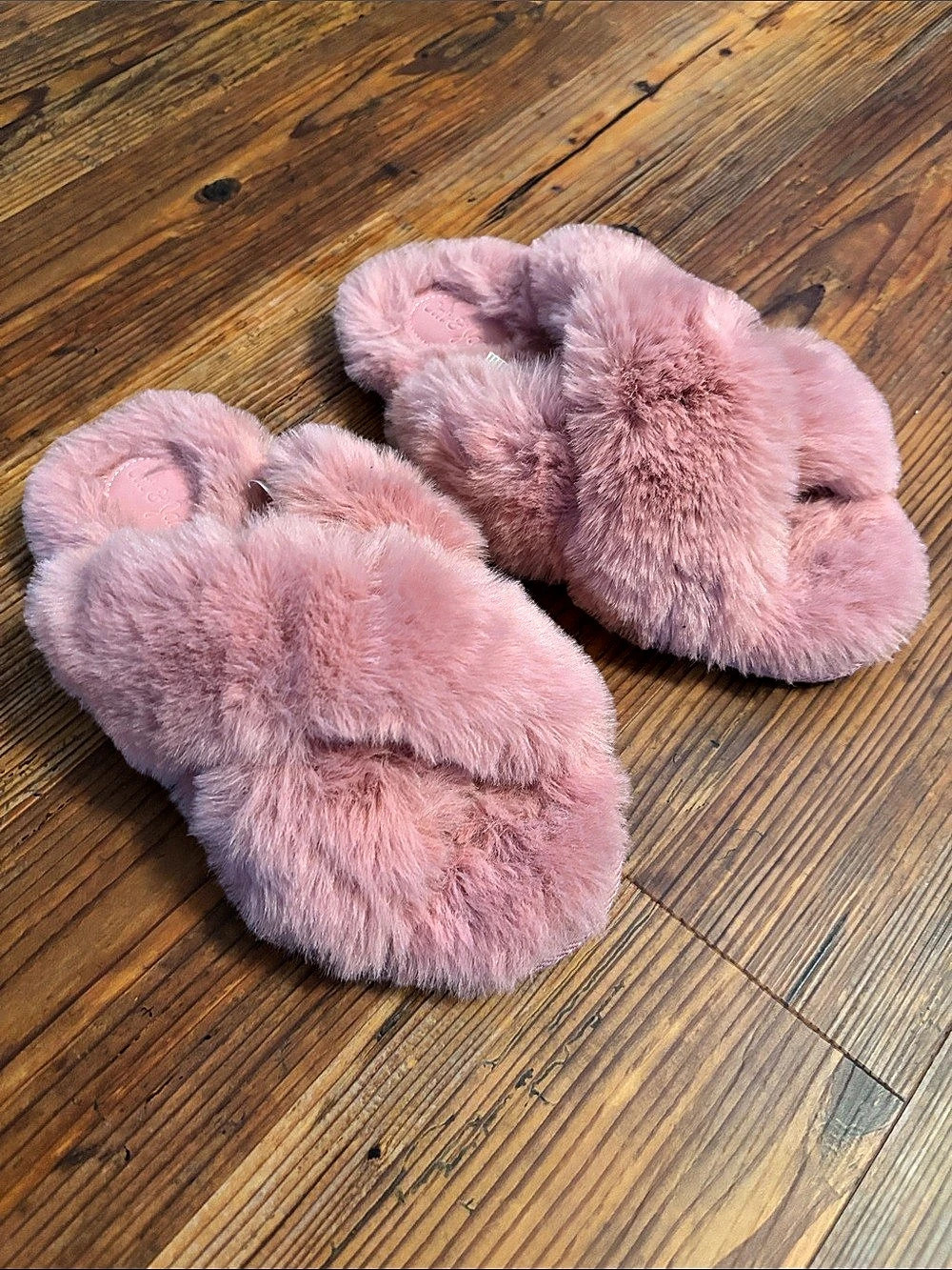 Cat & Jack Pink Fuzzy Slippers US 2/3